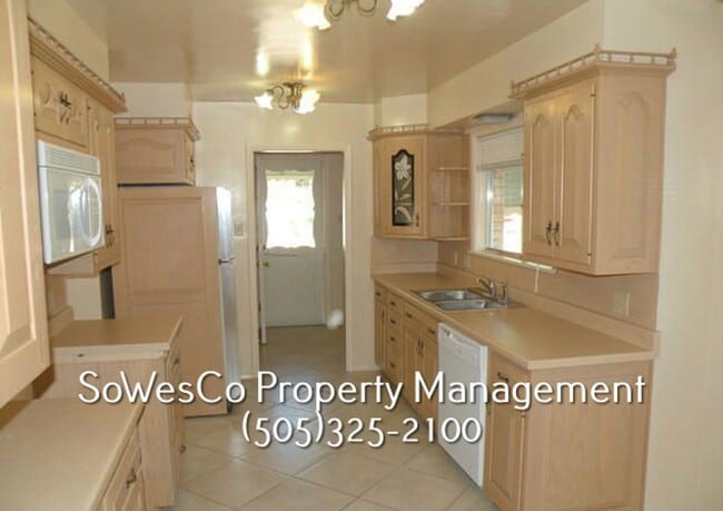 Building Photo - Three Bedroom Two Bath Home with Two Car Garage