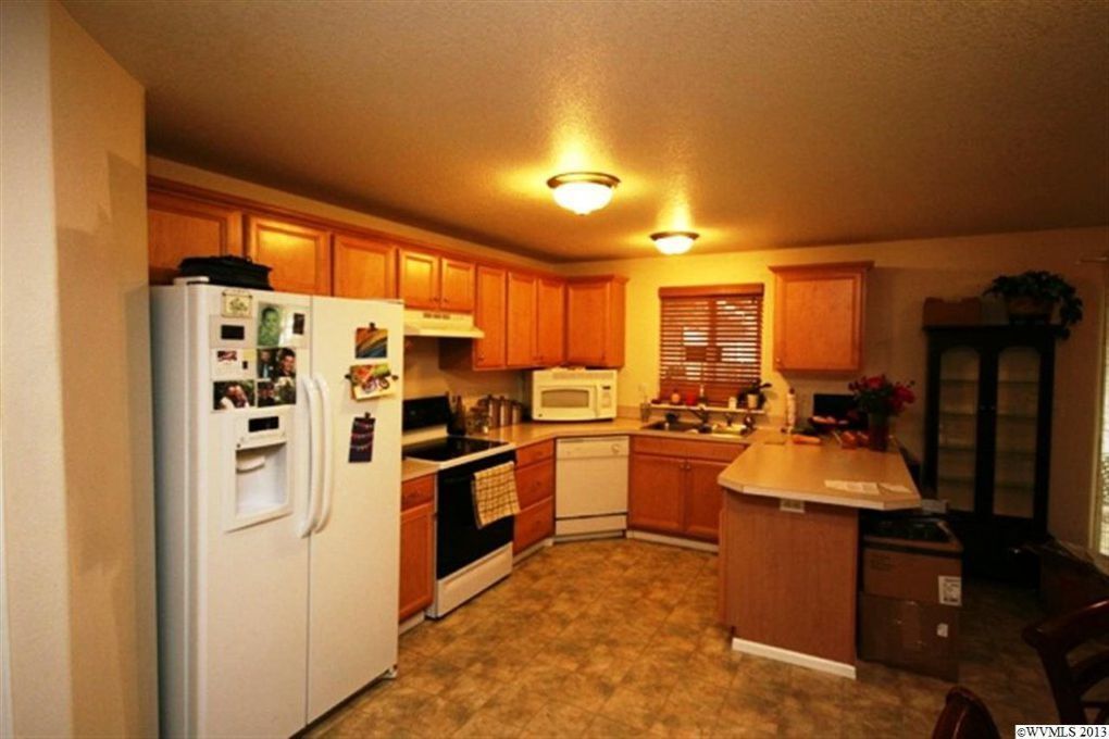 Foto principal - 3 bed 2 bath Lexington home with 3 car gar...