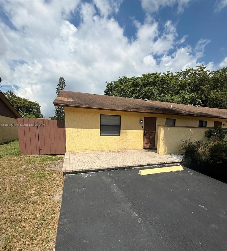 Primary Photo - 4403 NW 4th Ave