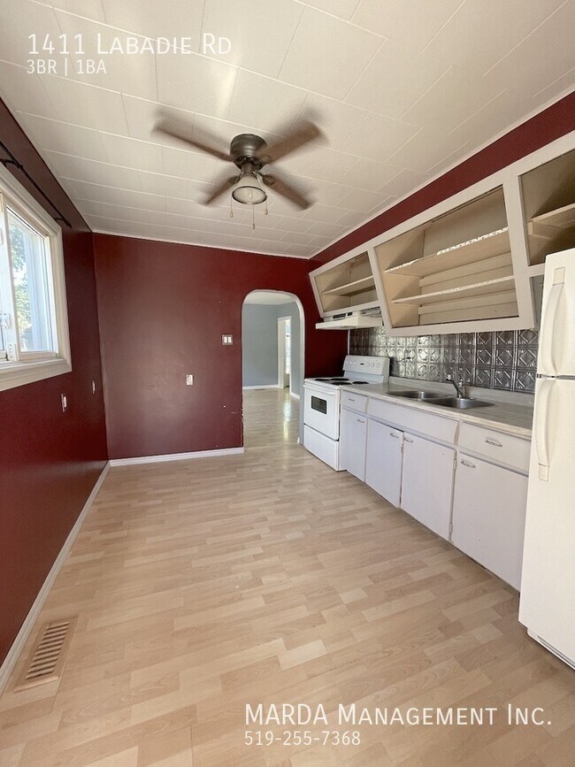 Photo du bâtiment - CHARMING 3 BED/1 BATH HOUSE IN EAST WINDSOR + UTILITIES