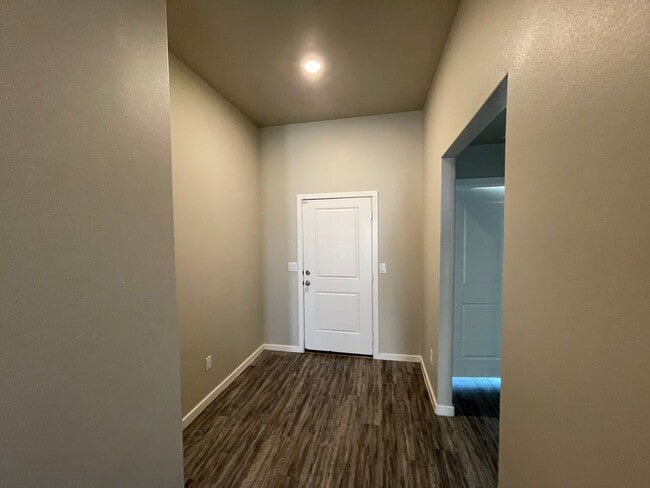 Building Photo - SPECIAL $1,000 off 1st month rent - Spacio...