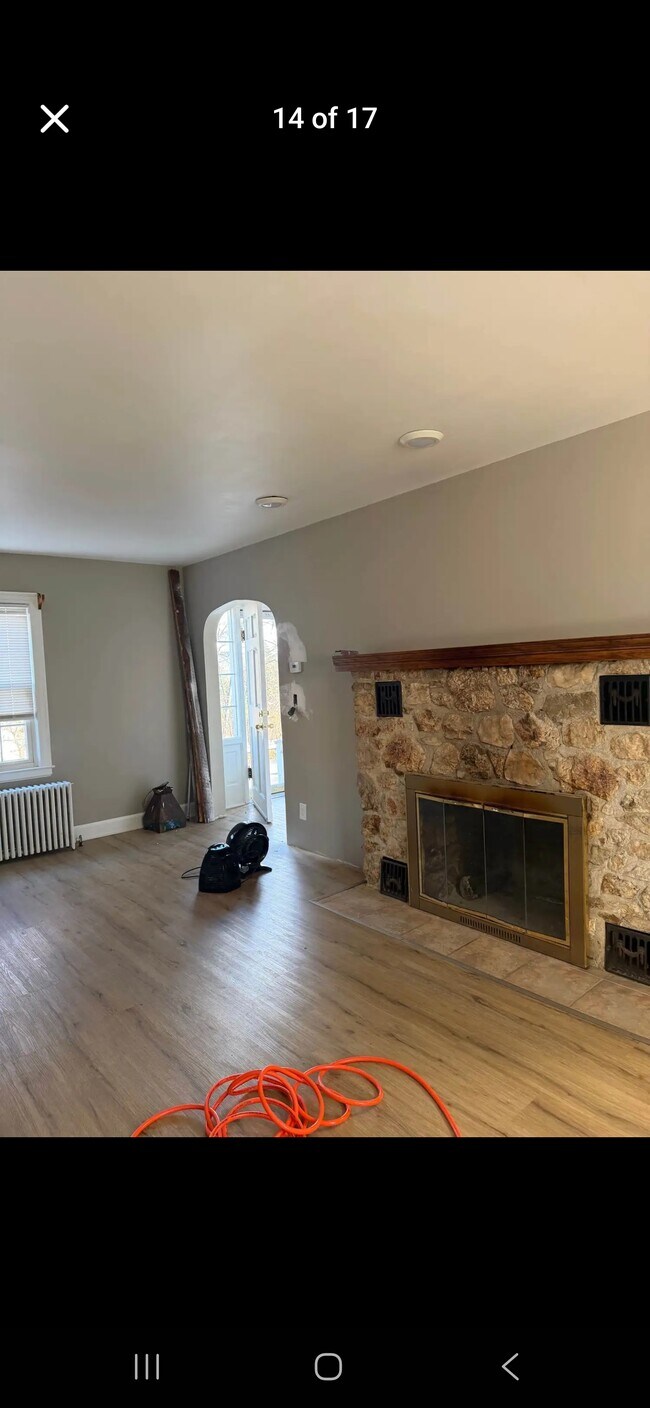 Foto del edificio - 162 Emmett Ave