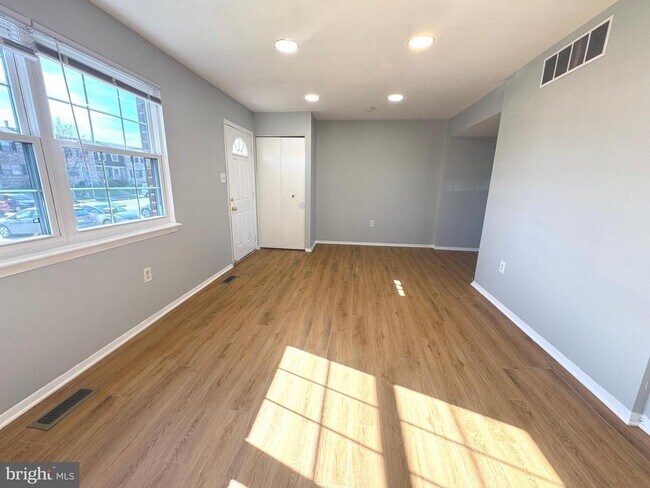 Building Photo - 17 Holland Hill Ct