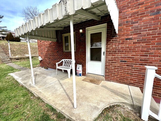 Foto del edificio - Coraopolis - 3 Bedroom, 1 Bath - Charming ...