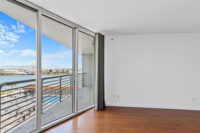Building Photo - 335 S Biscayne Blvd