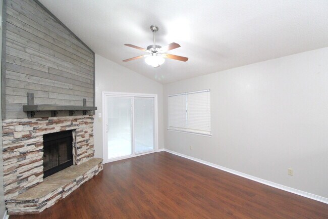 Foto del edificio - Northeast Pensacola 2BR Home with Fireplace & Covered Patio