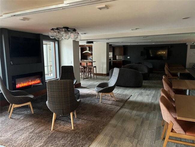 Building Photo - 401 S 1st St