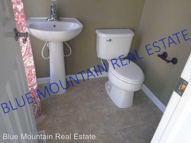 Foto del edificio - 977 Burning Bush Point