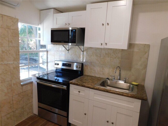 Foto del edificio - 10945 NW 19th Ave