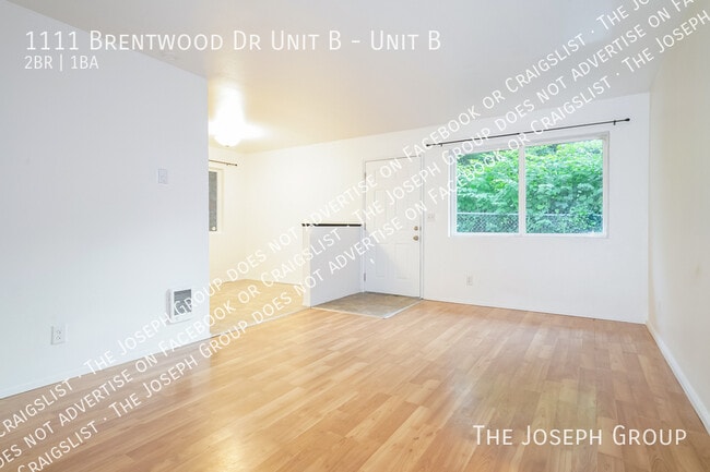 Building Photo - 1111 Brentwood Dr