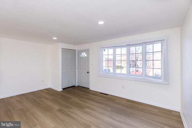 Building Photo - 1117 Circle Dr