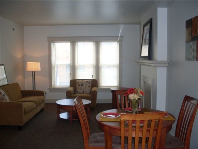 Building Photo - 2 br, 1 bath Apartment - Carson Apartments