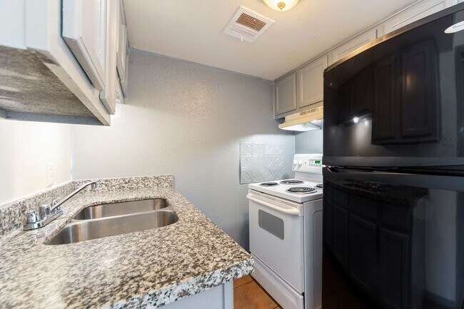 Foto del edificio - 1800 N Wayside Dr