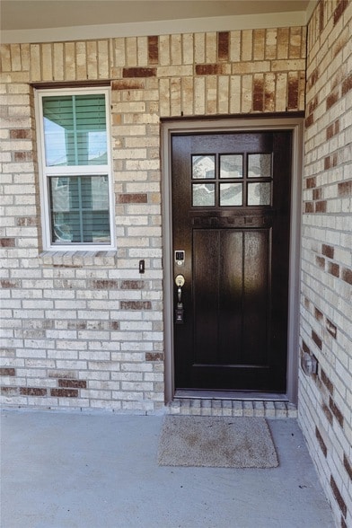 Building Photo - 211 Forest W St