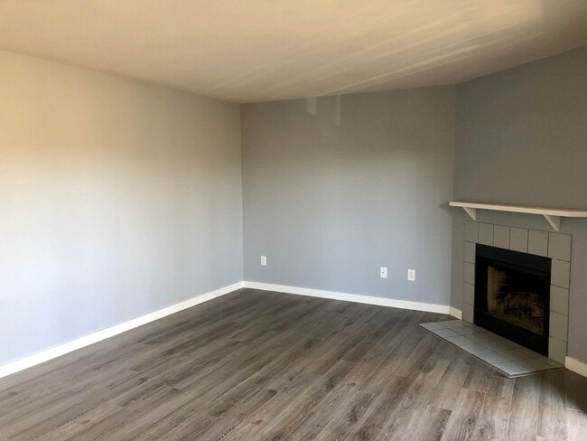 Building Photo - 2 Bedroom 2 Bath Condo Overlooking a Green...