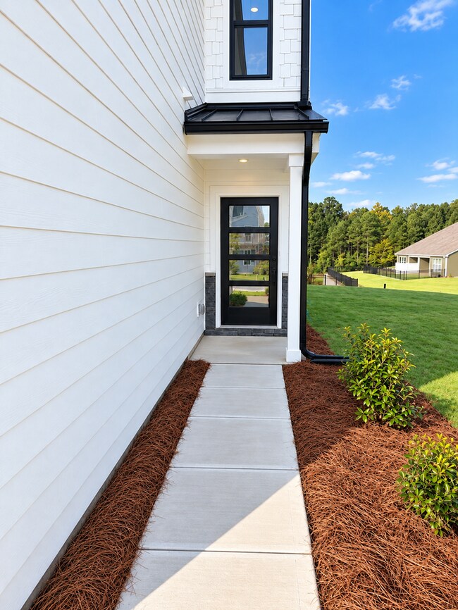 Foto del edificio - Now Leasing! 1 Month Free | Brand-New 3BR Home with 2-Car Garage Near Downtown Mooresville