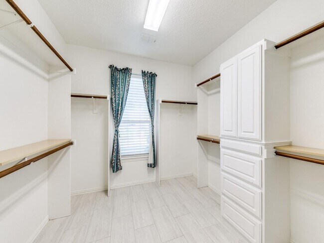 Foto del edificio - 8317 Spring Valley Ln
