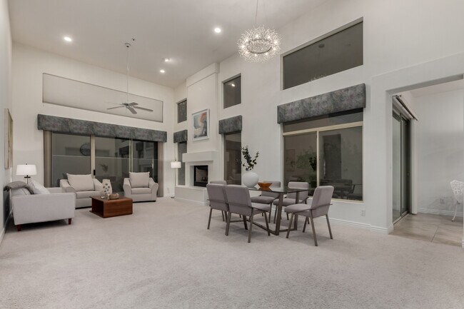 Foto del edificio - 6711 E Camelback Rd