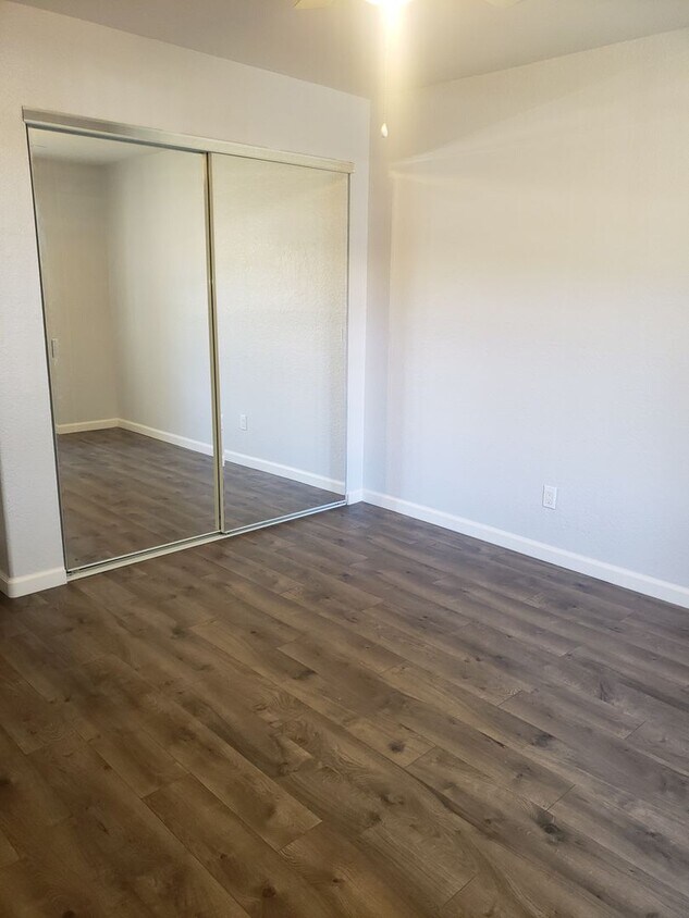 Building Photo - 230 Mission Newport #102