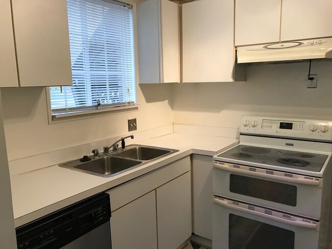 Foto del edificio - 16651 Chandler Park Dr