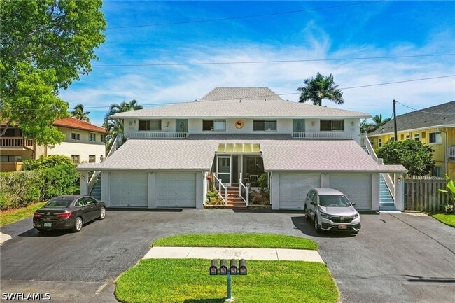 Building Photo - 1376 Chesapeake Ave