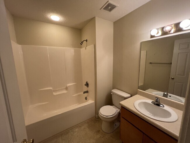 Foto del edificio - Apartment For Rent