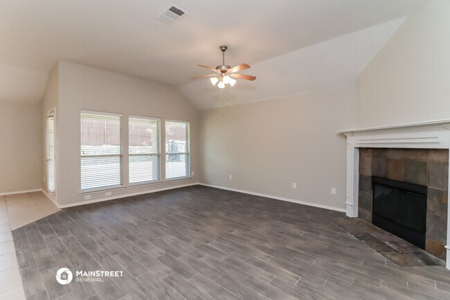 Building Photo - 635 Oak Creek Dr