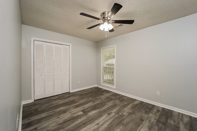 Foto del edificio - 8117 N Ridgebrook Dr