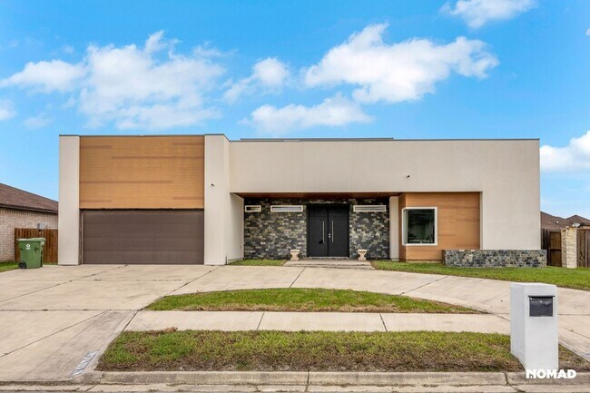 Building Photo - Spacious 4BR House in Brownsville