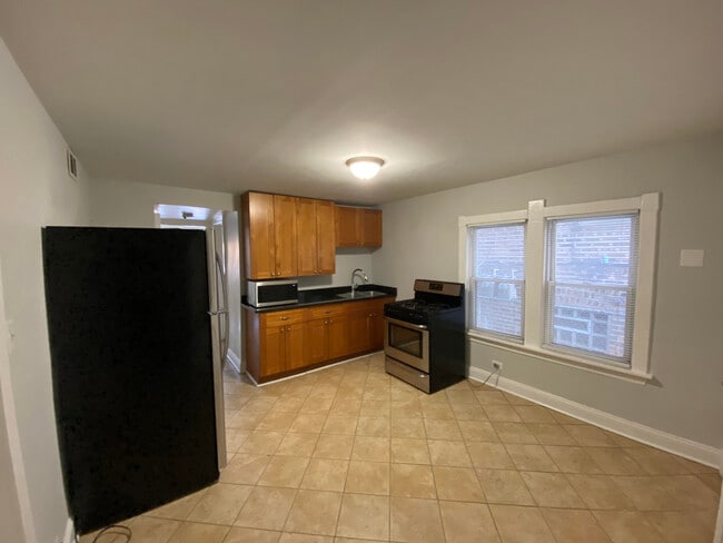 Building Photo - 4224 N Kimball Ave