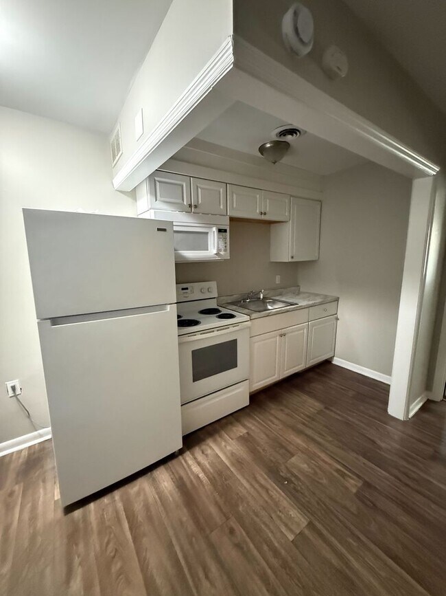 Building Photo - Cozy Greensboro Homes with Modern Amenitie...