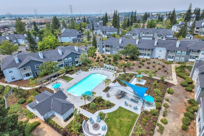 Building Photo - Rosemeade at Olympus Pointe