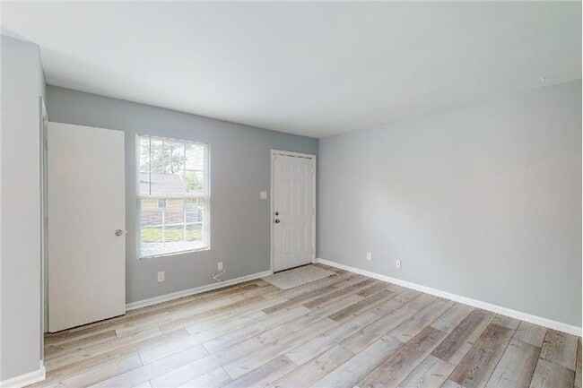 Photo - 1003 Lowry AVE Apartment