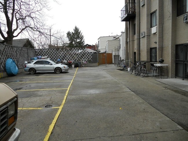 Building Photo - 5616 Waldron St