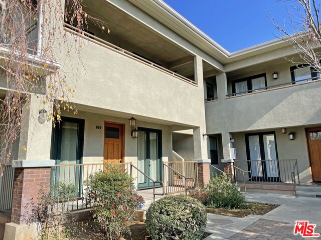 Building Photo - 1448 N Fair Oaks Ave