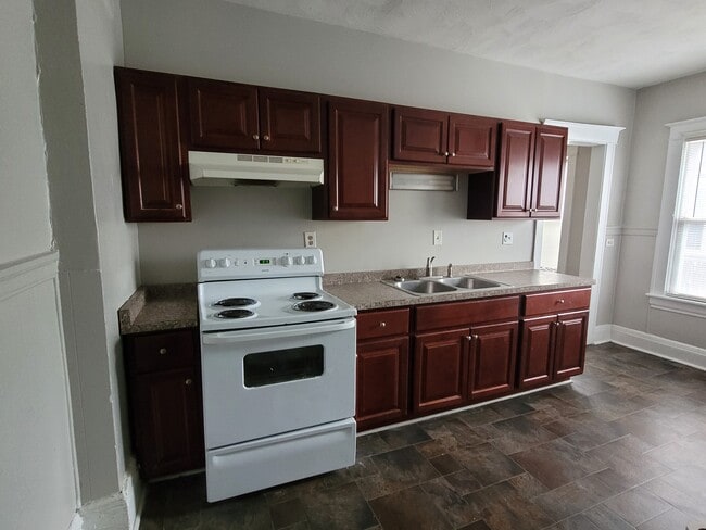 Building Photo - 307 Ridgeway Ave