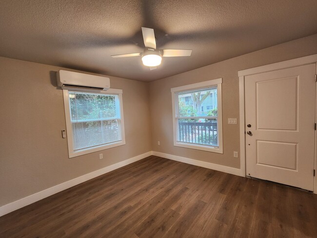 Building Photo - 843 9th Ave