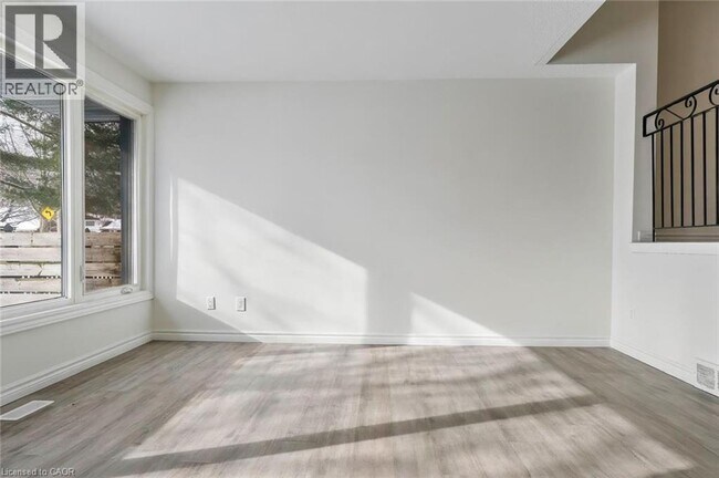 Building Photo - 270 Montmorency Dr