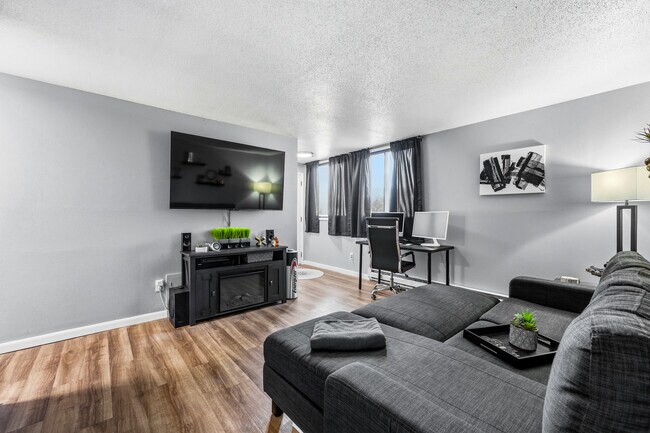 Foto del edificio - 810 Benton Dr