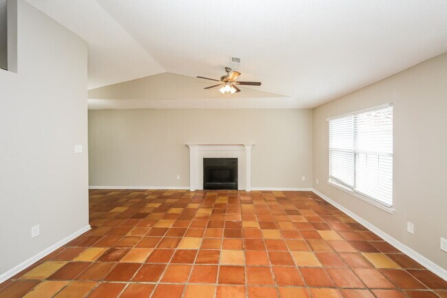 Foto del edificio - 7203 Atterbury Cir E