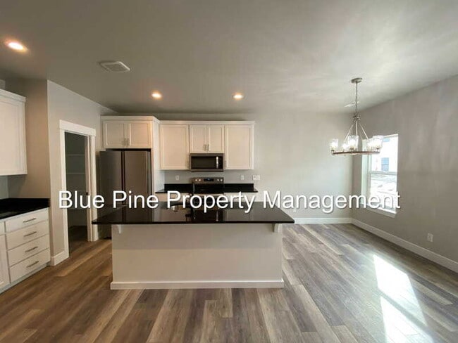 Building Photo - 2890 Sunburst Dr