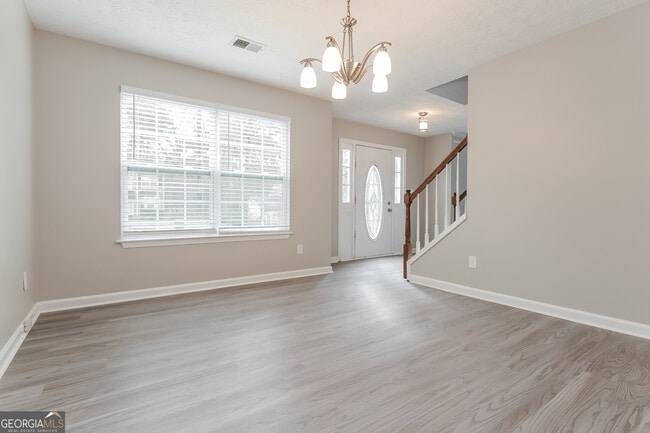 Building Photo - 2611 Star Ln