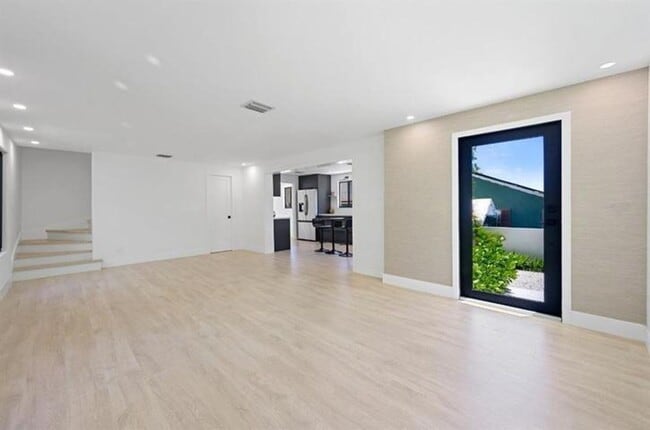 Building Photo - 823 33rd St
