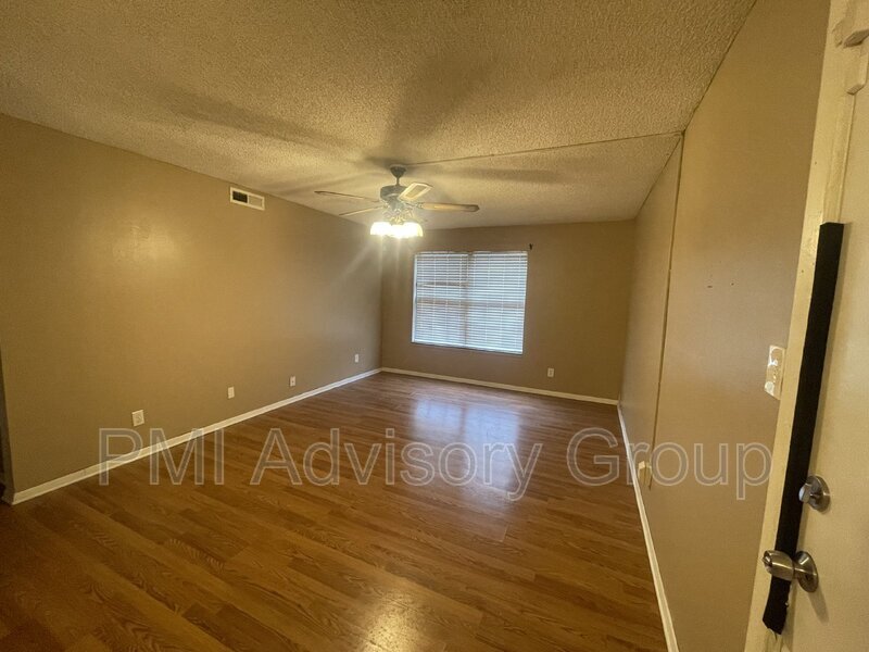 3034 SW Lydia Ave Unit 112, Topeka, KS 66614 Condo for Rent in Topeka
