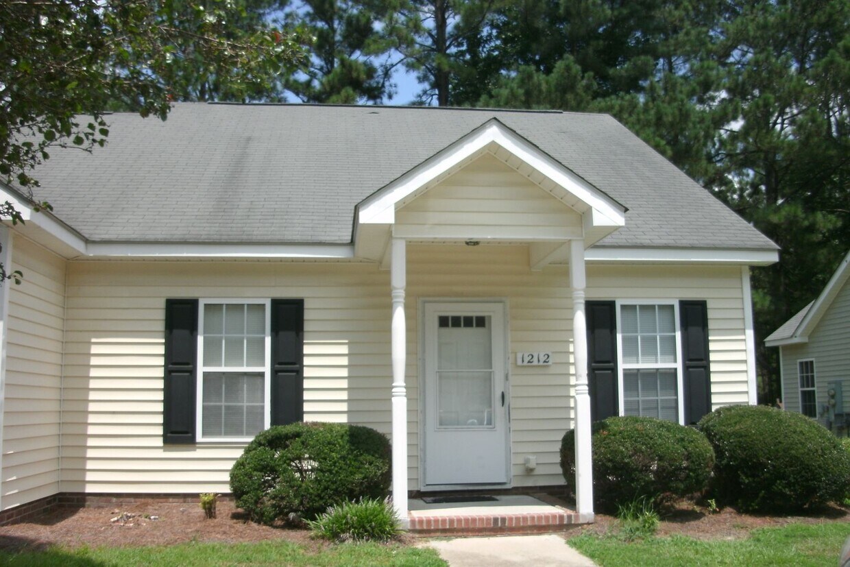 Primary Photo - 1212 Stoneridge Ln