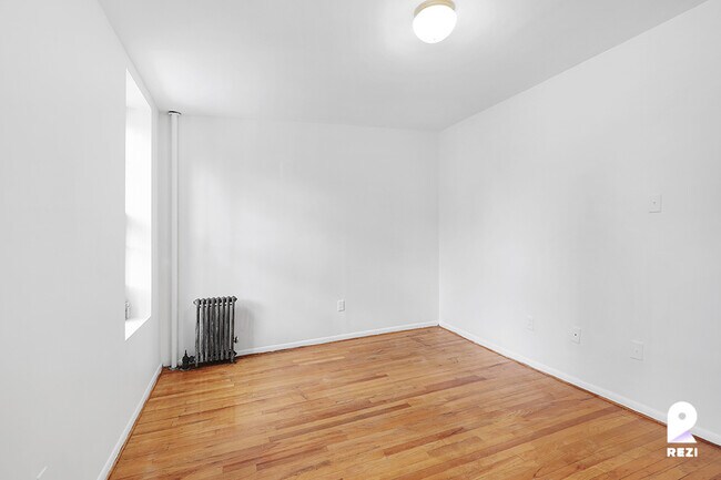 Foto del edificio - 392 E 4th St