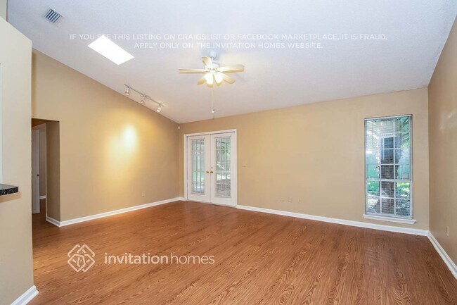 Foto del edificio - 8258 Lakemont Dr