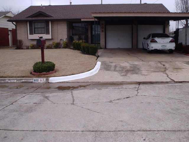 Primary Photo - Spacious Home in Moore!!