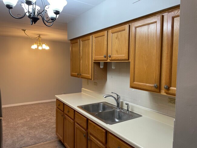 Building Photo - 220 S Roselle Rd