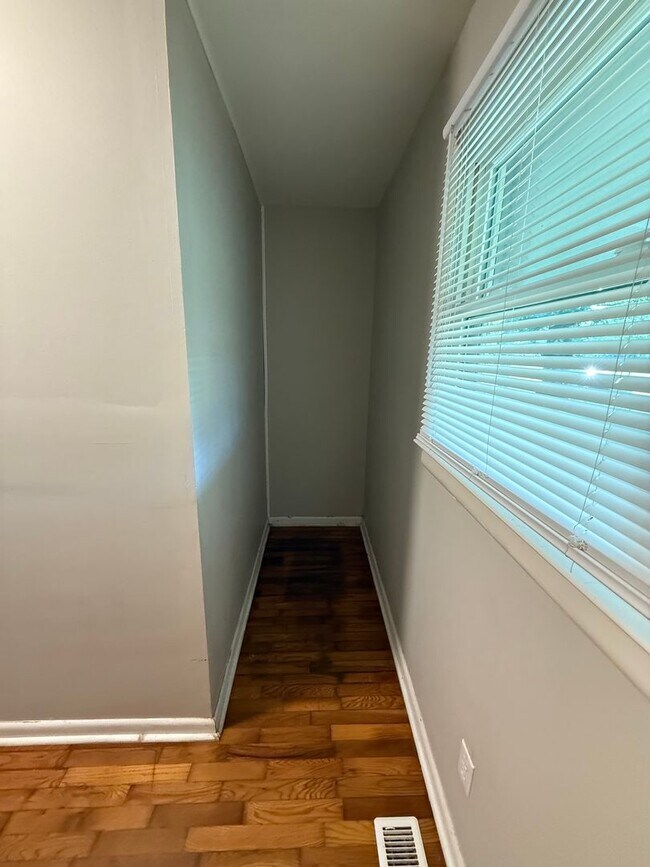 Foto del edificio - Great 3 bedroom 2 bath witb garage